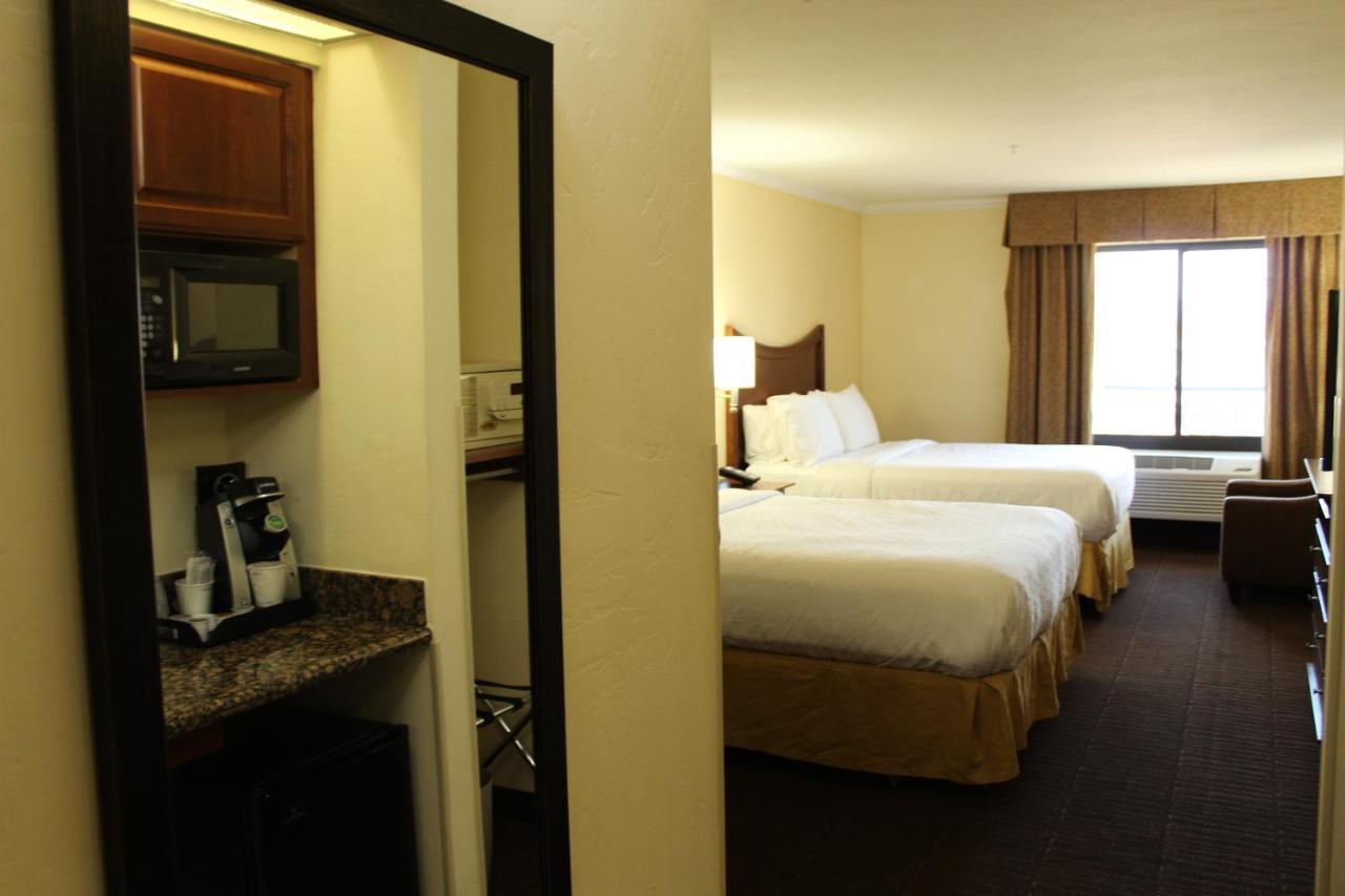 Holiday Express & Mall By Ihg 3*