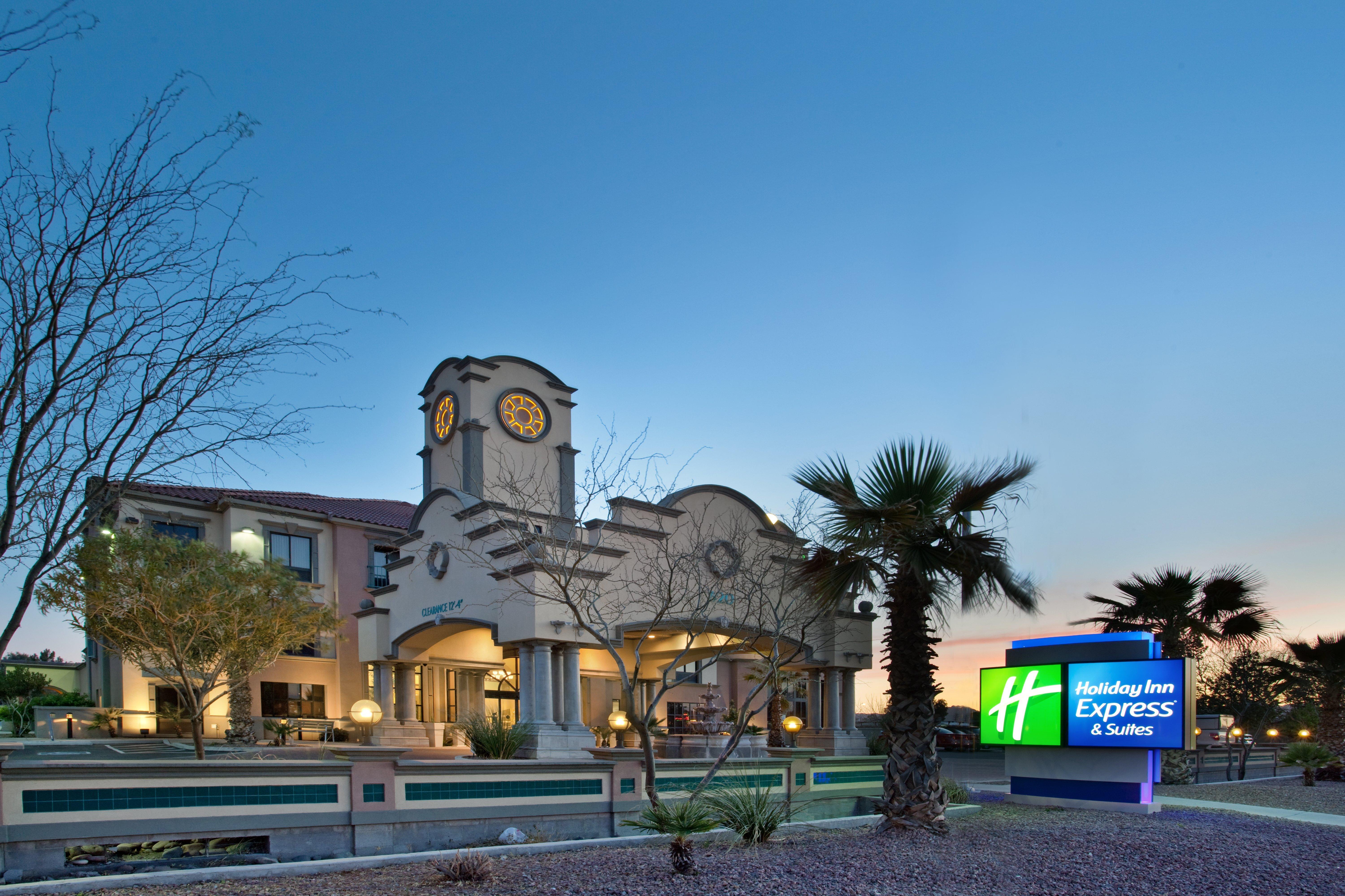 Holiday Express & Mall By Ihg