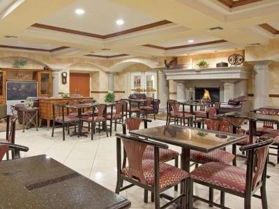 Holiday Express & Mall By Ihg Hotel